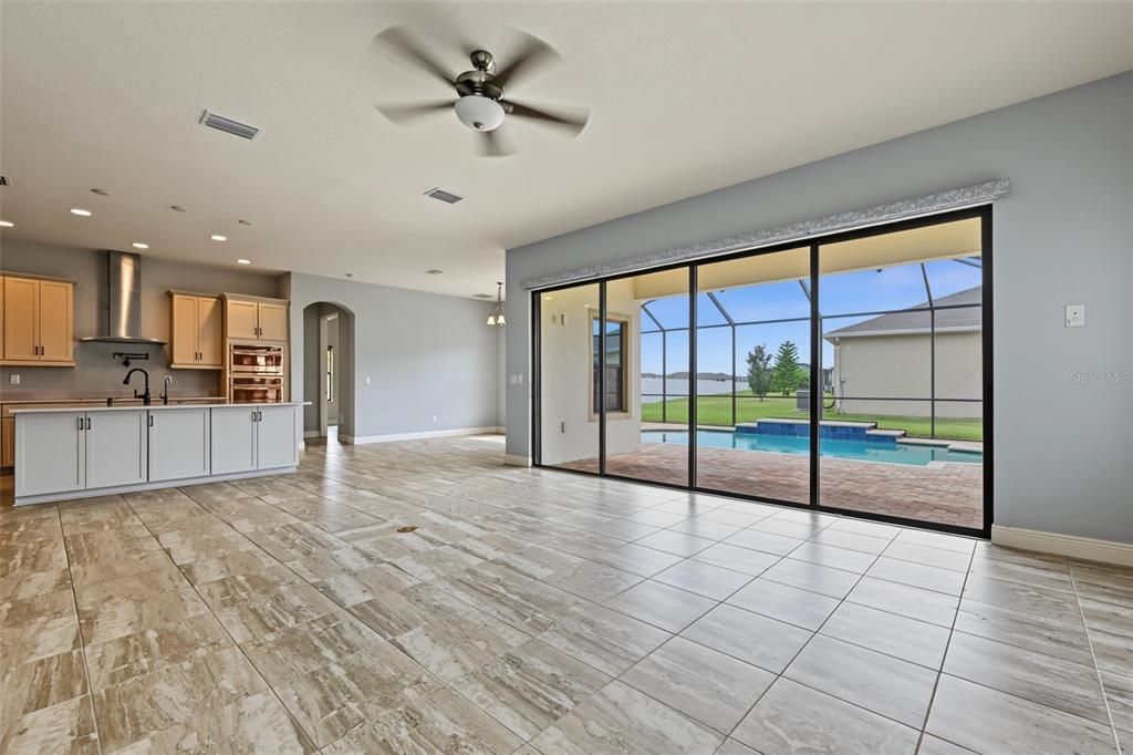 En Venta: $798,900 (6 camas, 6 baños, 5002 Pies cuadrados)