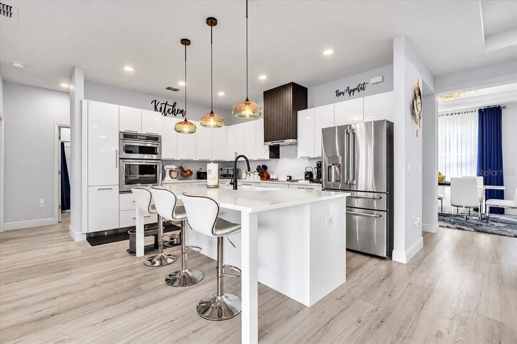 Activo con contrato: $450,000 (4 camas, 3 baños, 2198 Pies cuadrados)