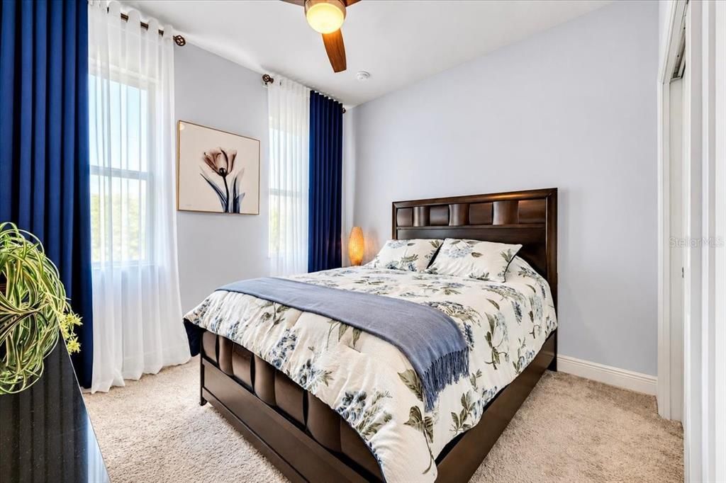 Activo con contrato: $450,000 (4 camas, 3 baños, 2198 Pies cuadrados)