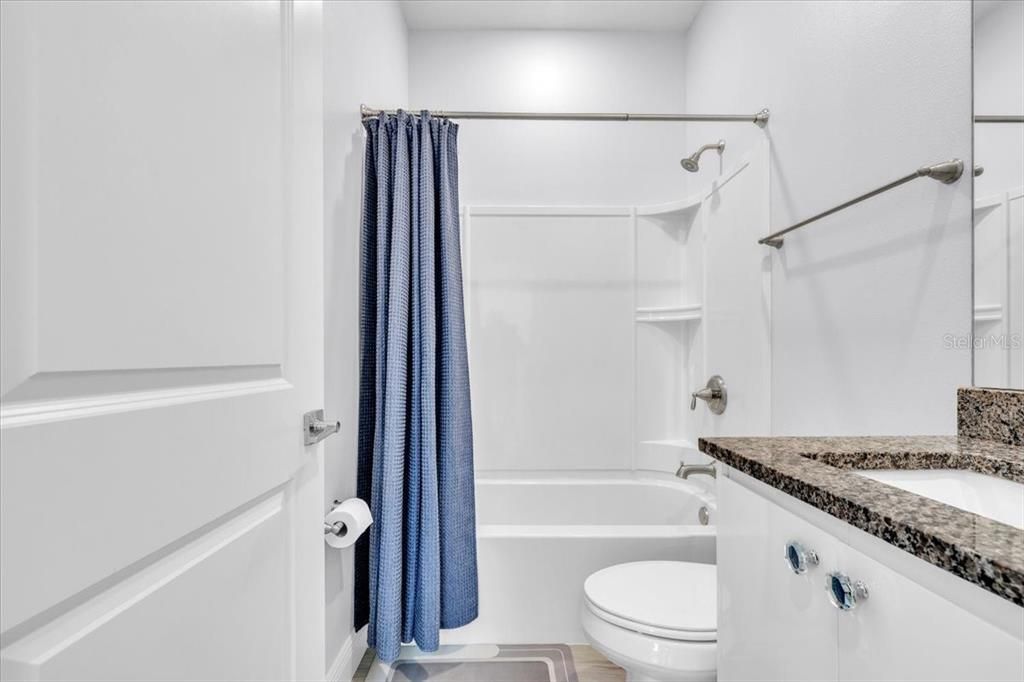 Activo con contrato: $450,000 (4 camas, 3 baños, 2198 Pies cuadrados)