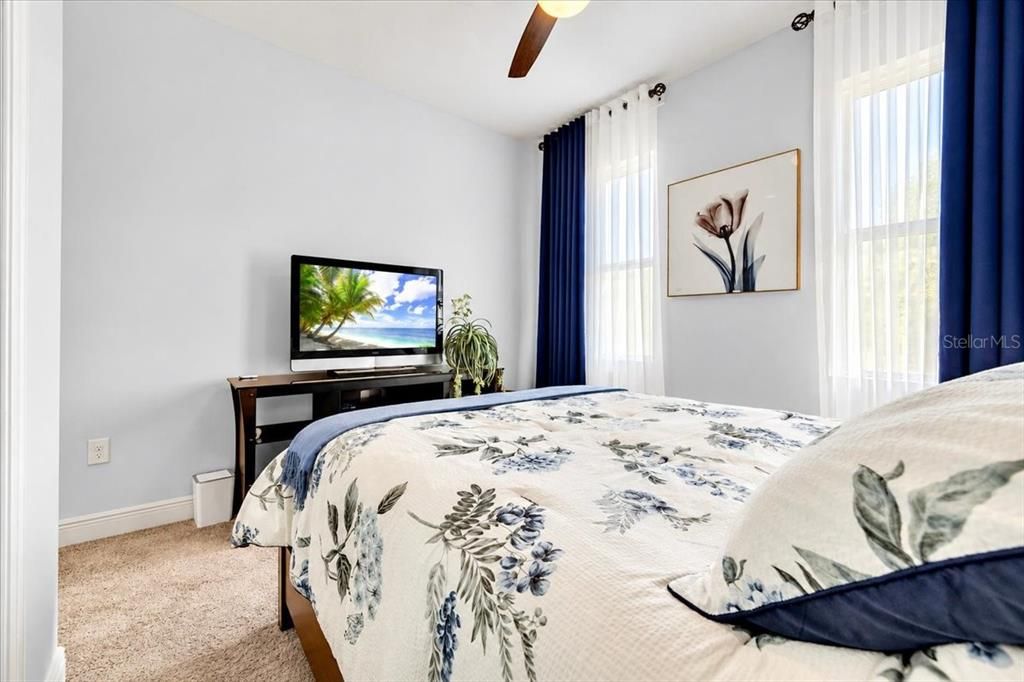 Activo con contrato: $450,000 (4 camas, 3 baños, 2198 Pies cuadrados)