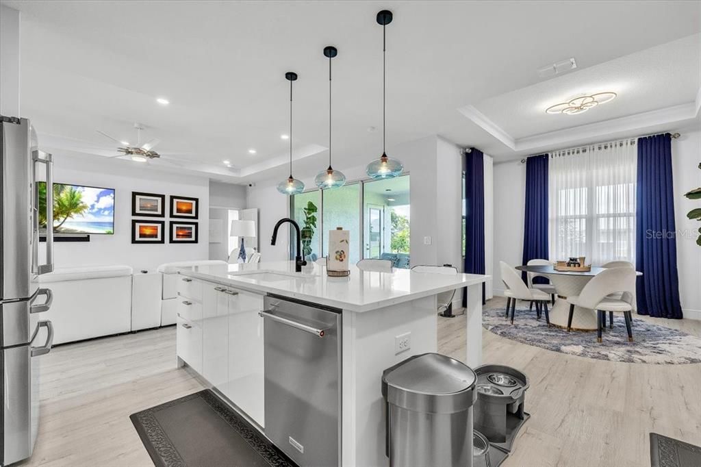 Activo con contrato: $450,000 (4 camas, 3 baños, 2198 Pies cuadrados)
