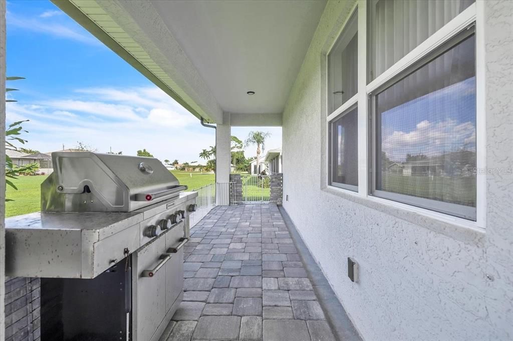 Activo con contrato: $450,000 (4 camas, 3 baños, 2198 Pies cuadrados)