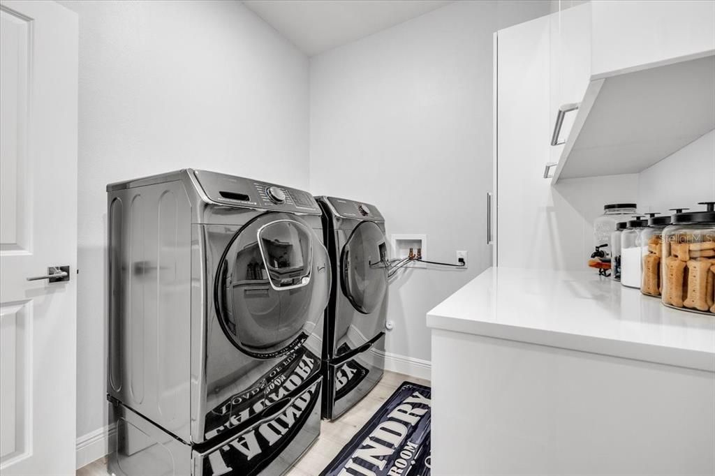 Activo con contrato: $450,000 (4 camas, 3 baños, 2198 Pies cuadrados)