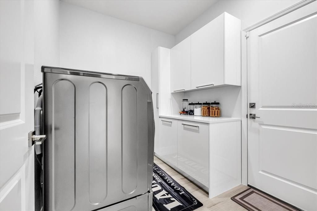 Activo con contrato: $450,000 (4 camas, 3 baños, 2198 Pies cuadrados)