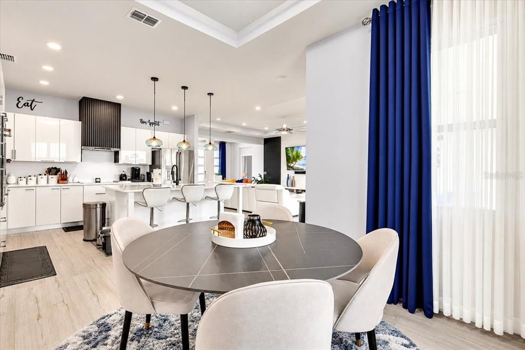 Activo con contrato: $450,000 (4 camas, 3 baños, 2198 Pies cuadrados)