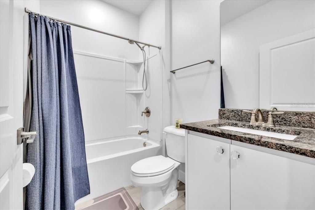 Activo con contrato: $450,000 (4 camas, 3 baños, 2198 Pies cuadrados)