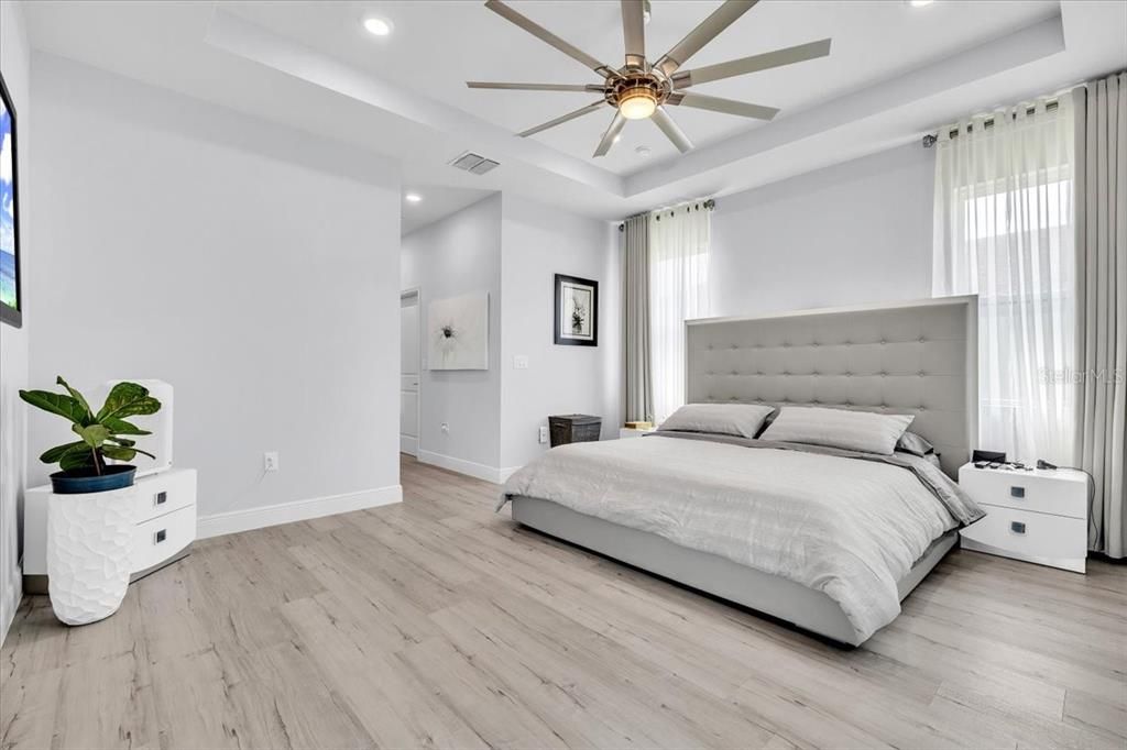 Activo con contrato: $450,000 (4 camas, 3 baños, 2198 Pies cuadrados)