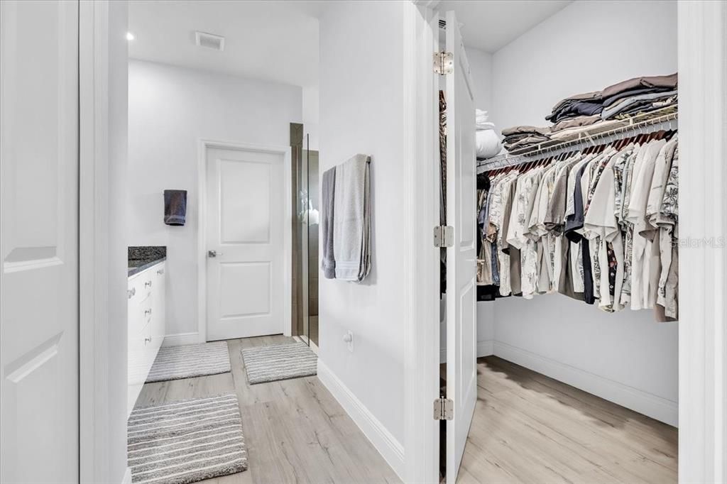 Activo con contrato: $450,000 (4 camas, 3 baños, 2198 Pies cuadrados)