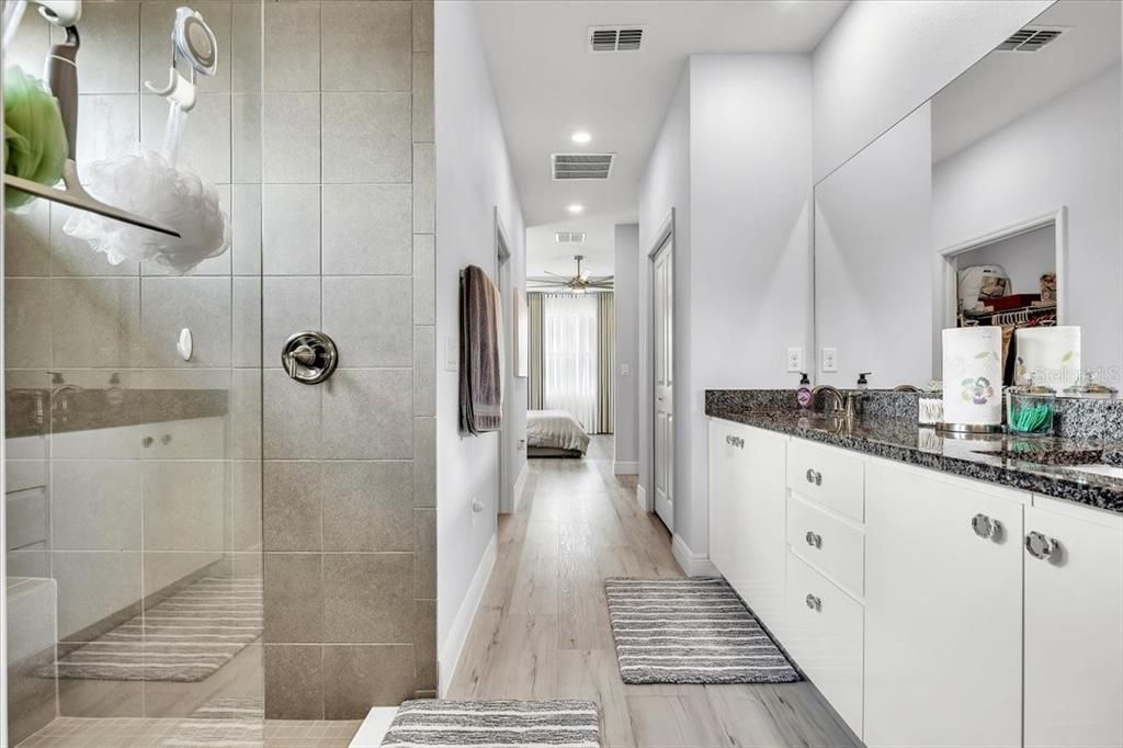 Activo con contrato: $450,000 (4 camas, 3 baños, 2198 Pies cuadrados)