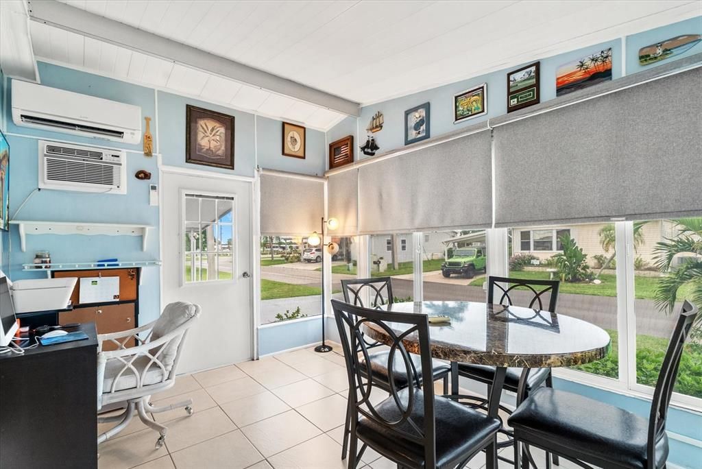 На продажу: $154,900 (2 спален, 2 ванн, 1029 Квадратных фут)