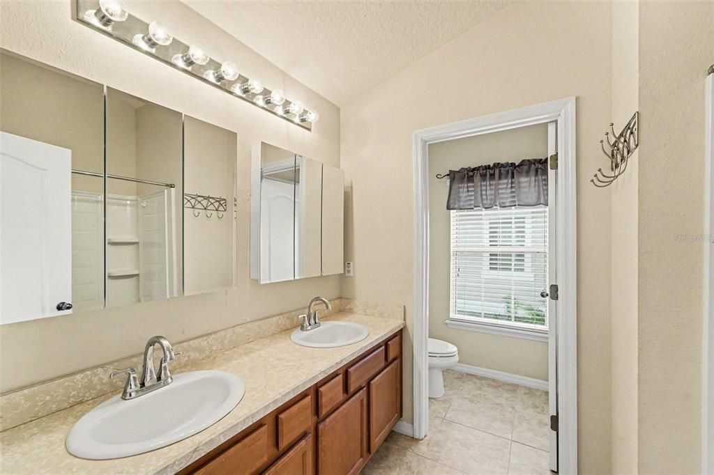 На продажу: $245,999 (3 спален, 2 ванн, 1513 Квадратных фут)