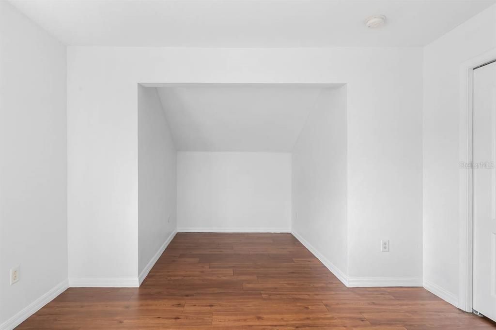 For Rent: $2,300 (4 beds, 2 baths, 1989 Square Feet)