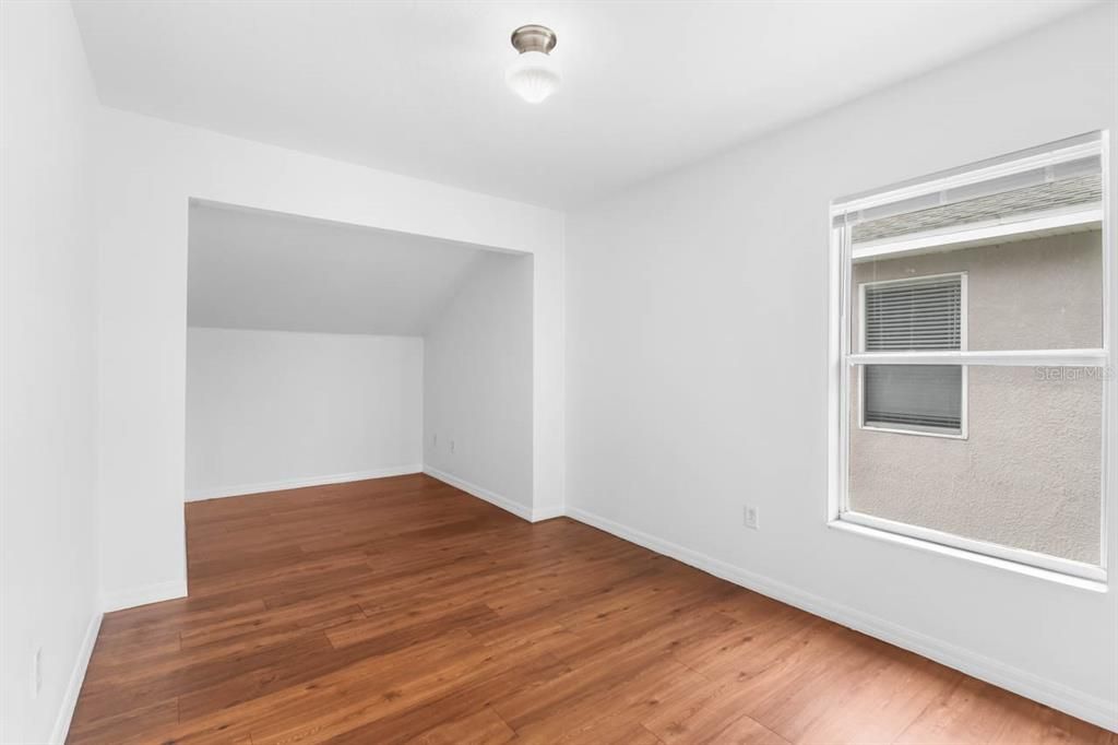 For Rent: $2,300 (4 beds, 2 baths, 1989 Square Feet)