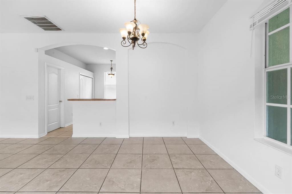 For Rent: $2,300 (4 beds, 2 baths, 1989 Square Feet)