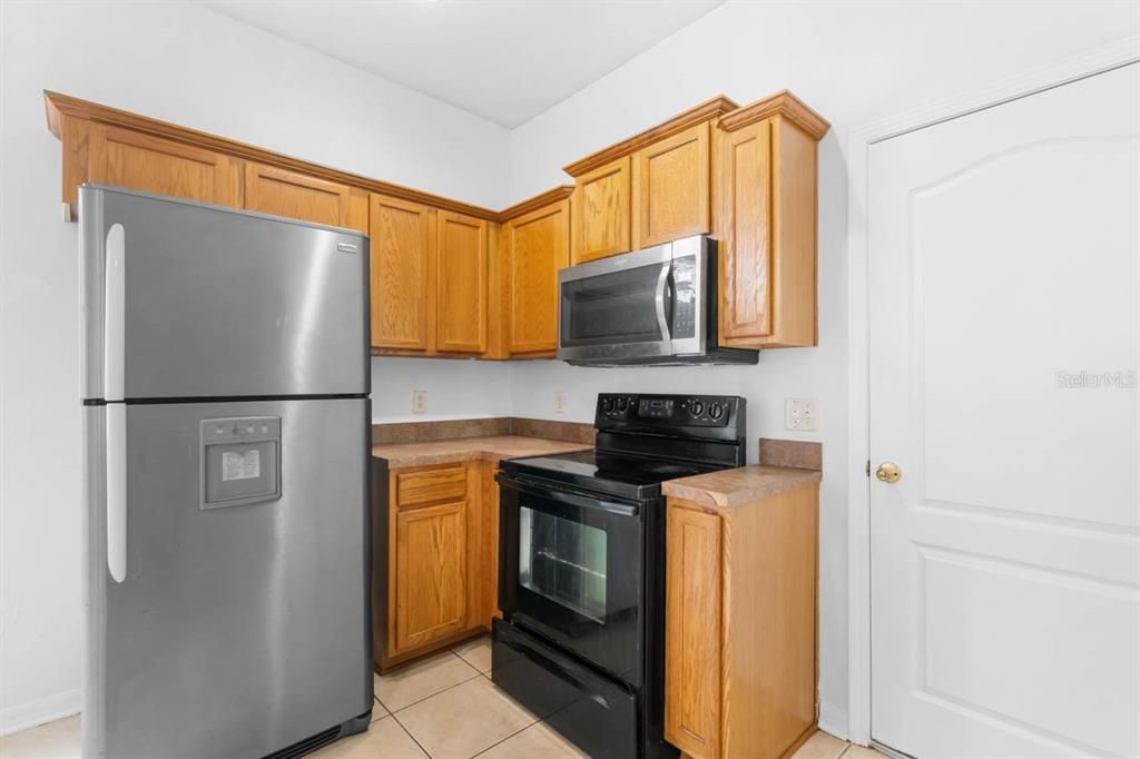 For Rent: $2,300 (4 beds, 2 baths, 1989 Square Feet)