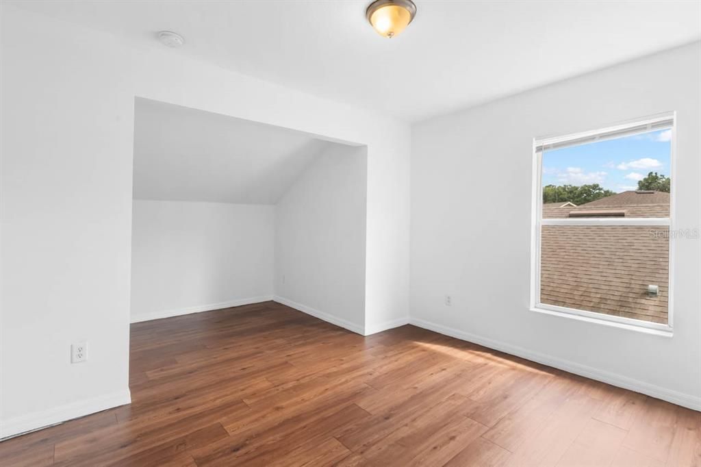 For Rent: $2,300 (4 beds, 2 baths, 1989 Square Feet)
