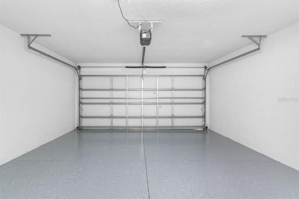 For Rent: $2,300 (4 beds, 2 baths, 1989 Square Feet)