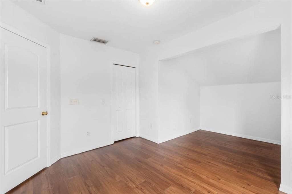 For Rent: $2,300 (4 beds, 2 baths, 1989 Square Feet)