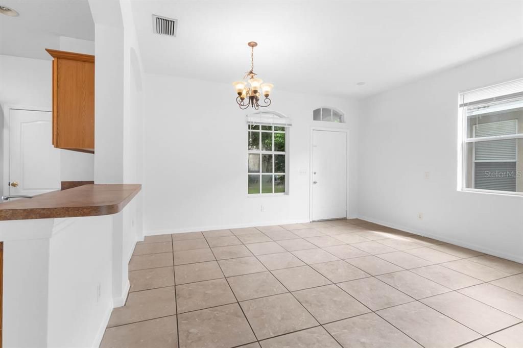For Rent: $2,300 (4 beds, 2 baths, 1989 Square Feet)