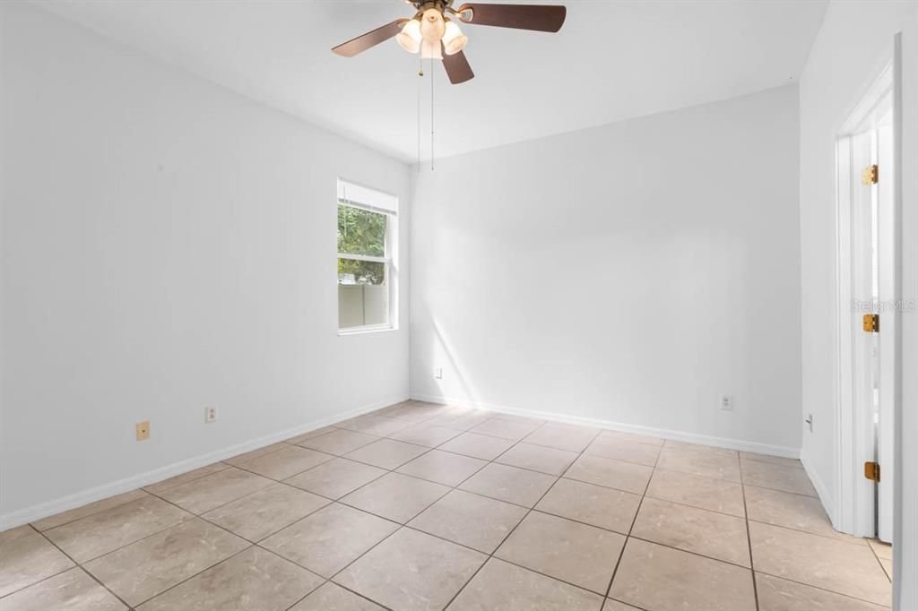 For Rent: $2,300 (4 beds, 2 baths, 1989 Square Feet)