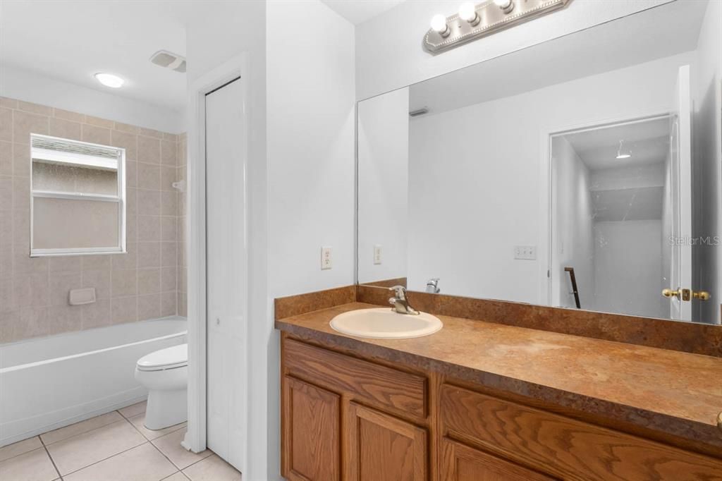 For Rent: $2,300 (4 beds, 2 baths, 1989 Square Feet)