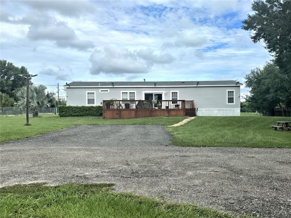 Activo con contrato: $375,000 (3 camas, 2 baños, 2108 Pies cuadrados)