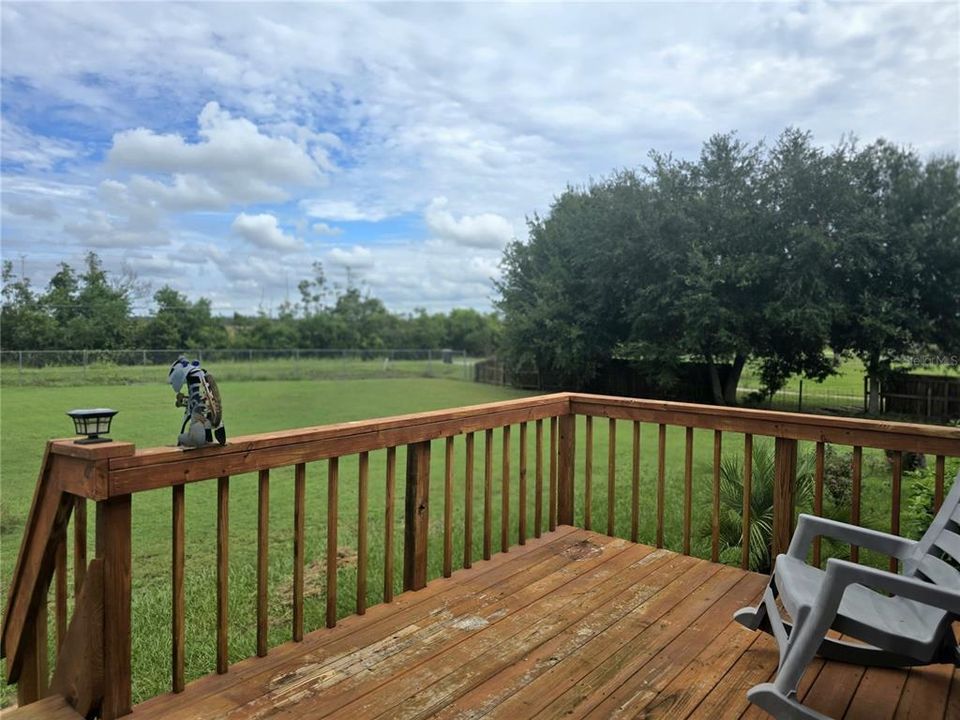 Activo con contrato: $375,000 (3 camas, 2 baños, 2108 Pies cuadrados)