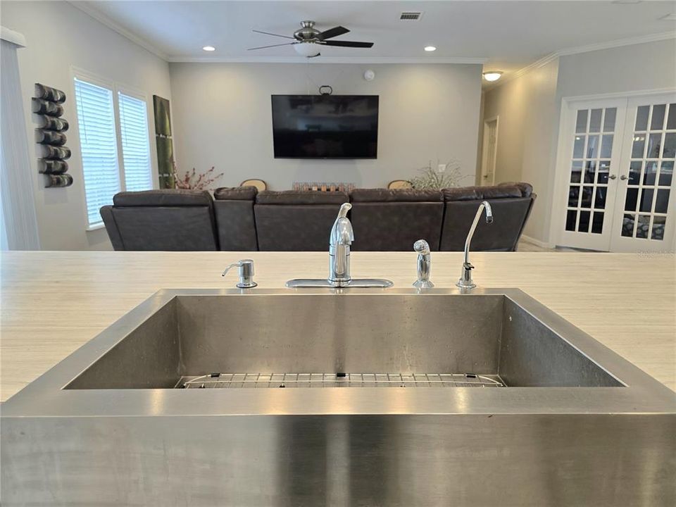 Activo con contrato: $375,000 (3 camas, 2 baños, 2108 Pies cuadrados)