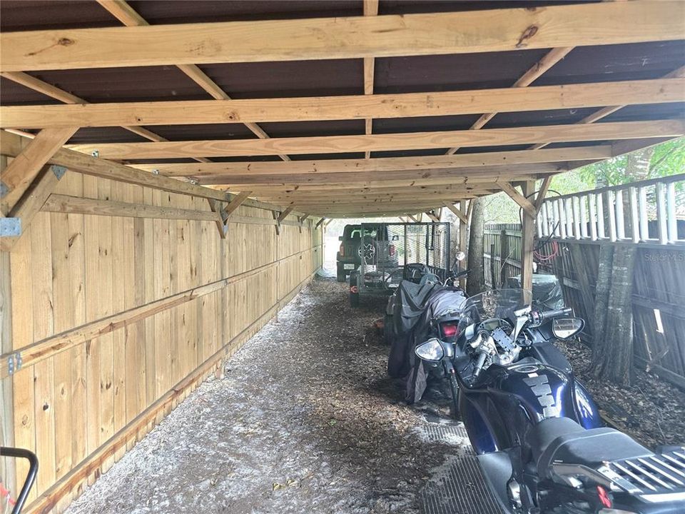 Activo con contrato: $375,000 (3 camas, 2 baños, 2108 Pies cuadrados)