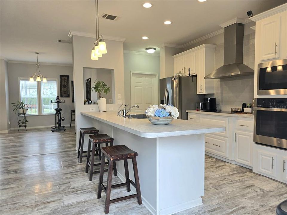 Activo con contrato: $375,000 (3 camas, 2 baños, 2108 Pies cuadrados)