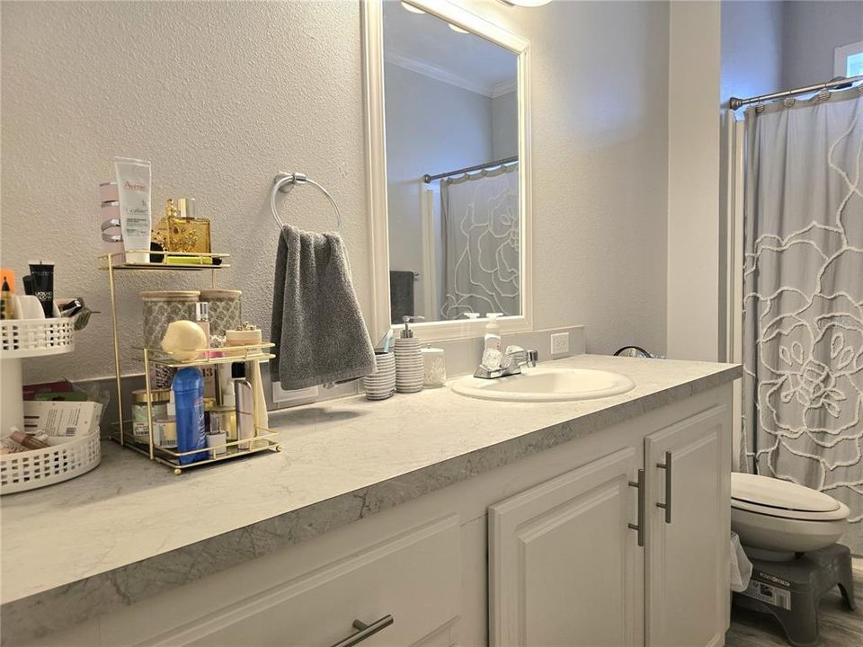 Activo con contrato: $375,000 (3 camas, 2 baños, 2108 Pies cuadrados)