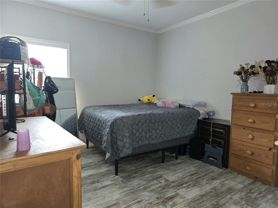 Activo con contrato: $375,000 (3 camas, 2 baños, 2108 Pies cuadrados)