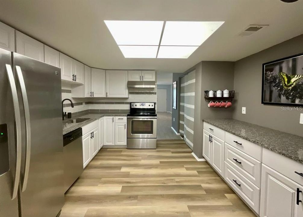 На продажу: $124,500 (2 спален, 1 ванн, 1035 Квадратных фут)