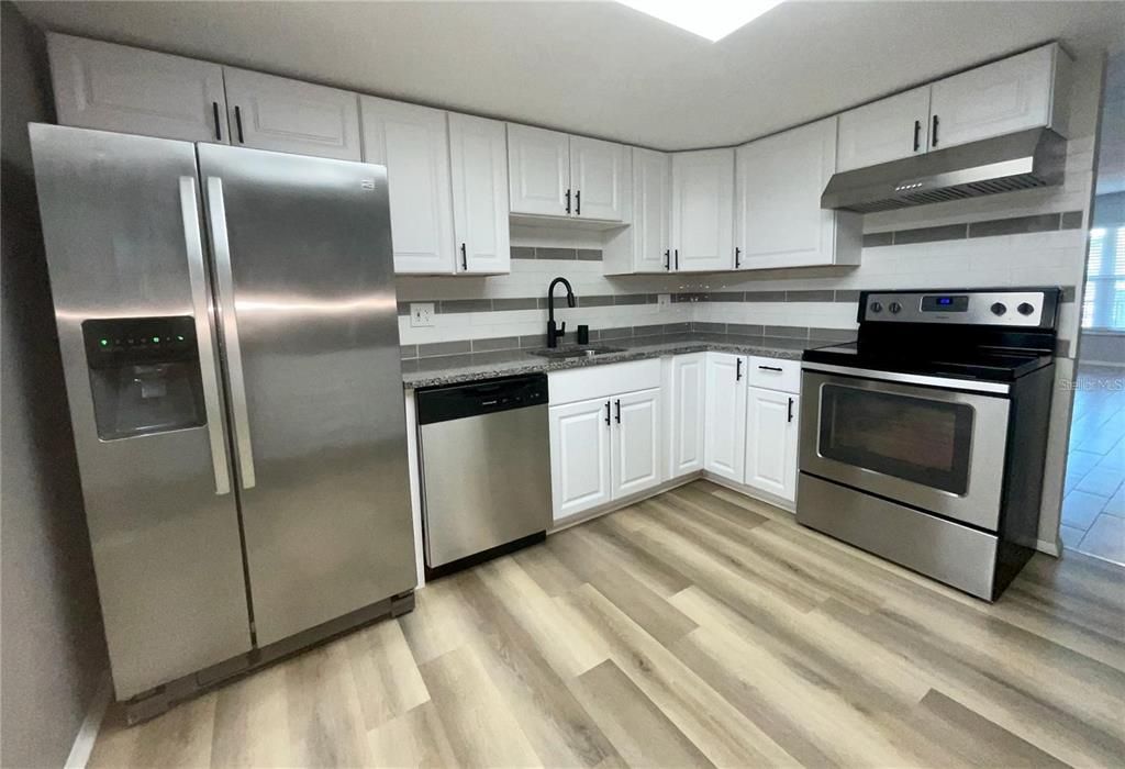 На продажу: $124,500 (2 спален, 1 ванн, 1035 Квадратных фут)