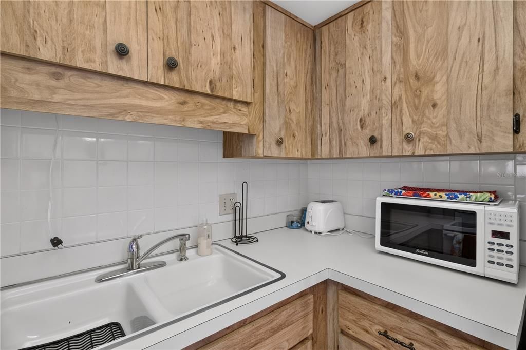 На продажу: $109,990 (2 спален, 1 ванн, 825 Квадратных фут)