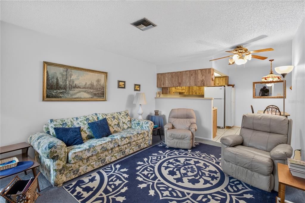 На продажу: $109,990 (2 спален, 1 ванн, 825 Квадратных фут)