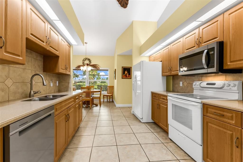 На продажу: $393,500 (3 спален, 2 ванн, 1802 Квадратных фут)