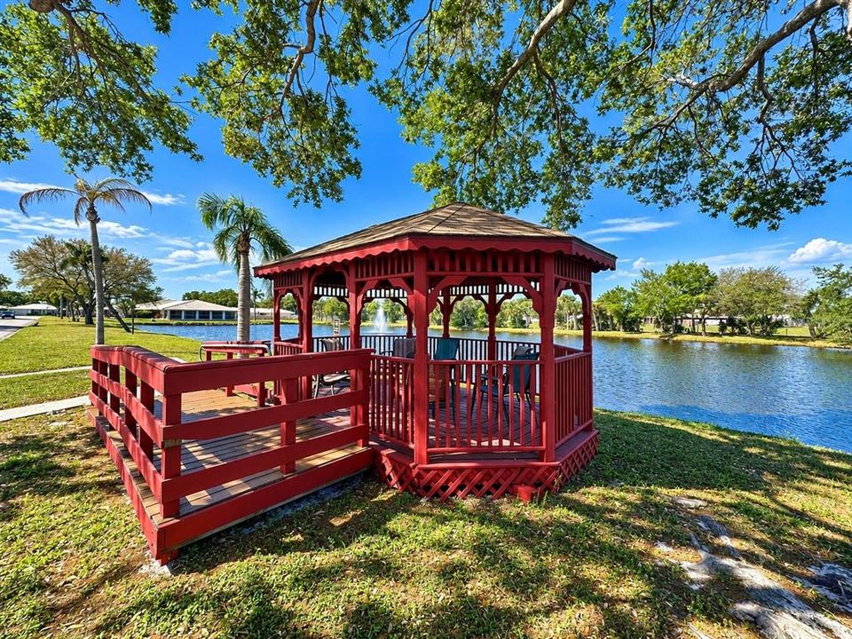 Active With Contract: $149,900 (2 beds, 1 baths, 1085 Square Feet)