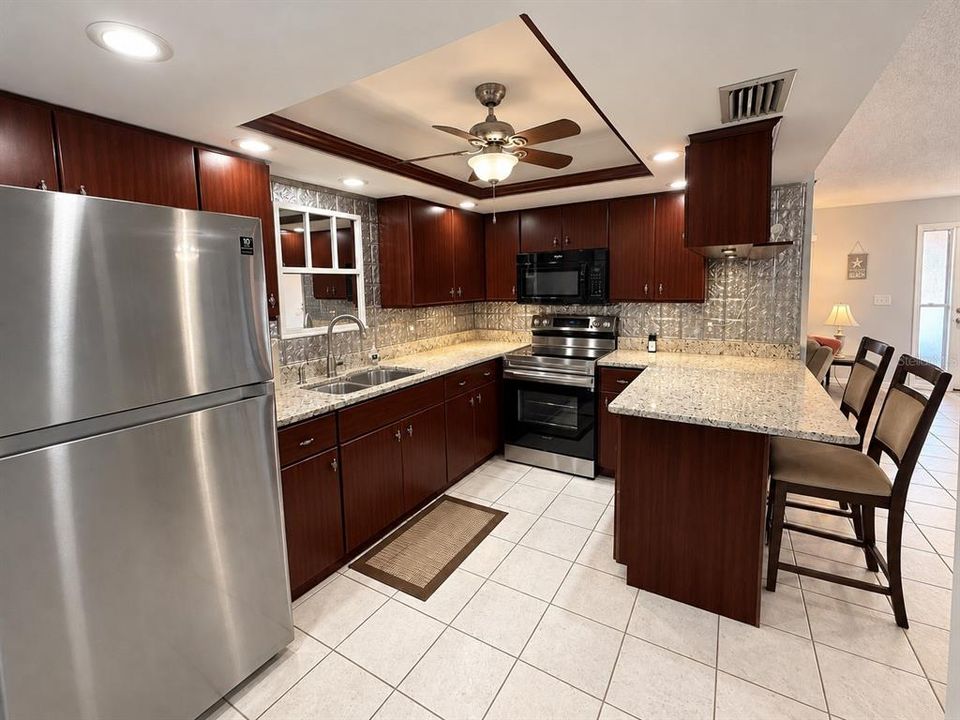 Active With Contract: $149,900 (2 beds, 1 baths, 1085 Square Feet)