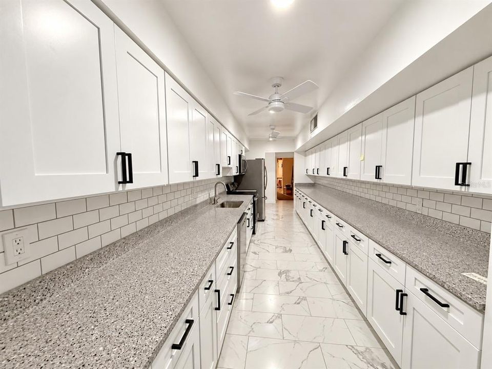 Active With Contract: $149,900 (2 beds, 1 baths, 1085 Square Feet)