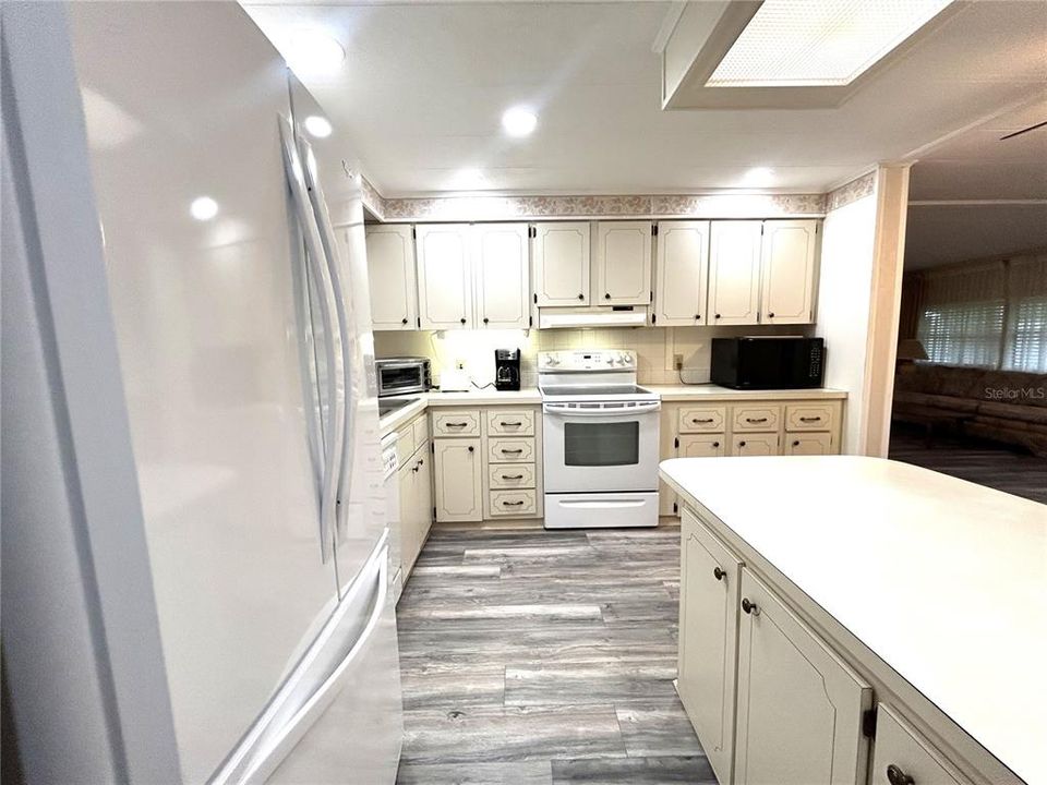 На продажу: $119,900 (2 спален, 2 ванн, 1248 Квадратных фут)