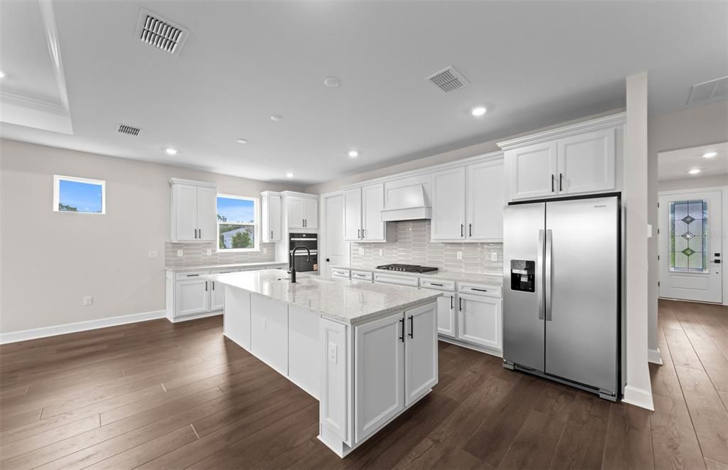 For Sale: $474,990 (2 beds, 2 baths, 1943 Square Feet)