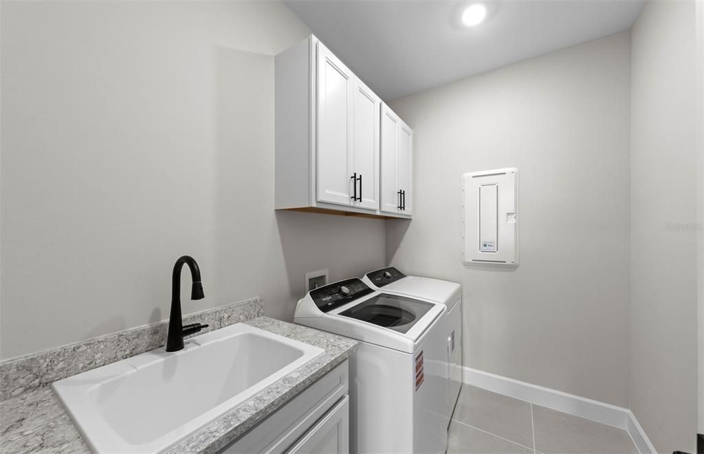 For Sale: $474,990 (2 beds, 2 baths, 1943 Square Feet)