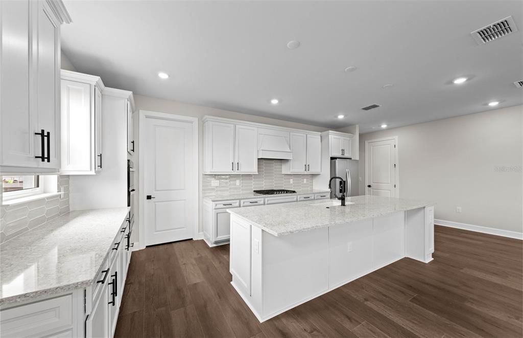 For Sale: $474,990 (2 beds, 2 baths, 1943 Square Feet)