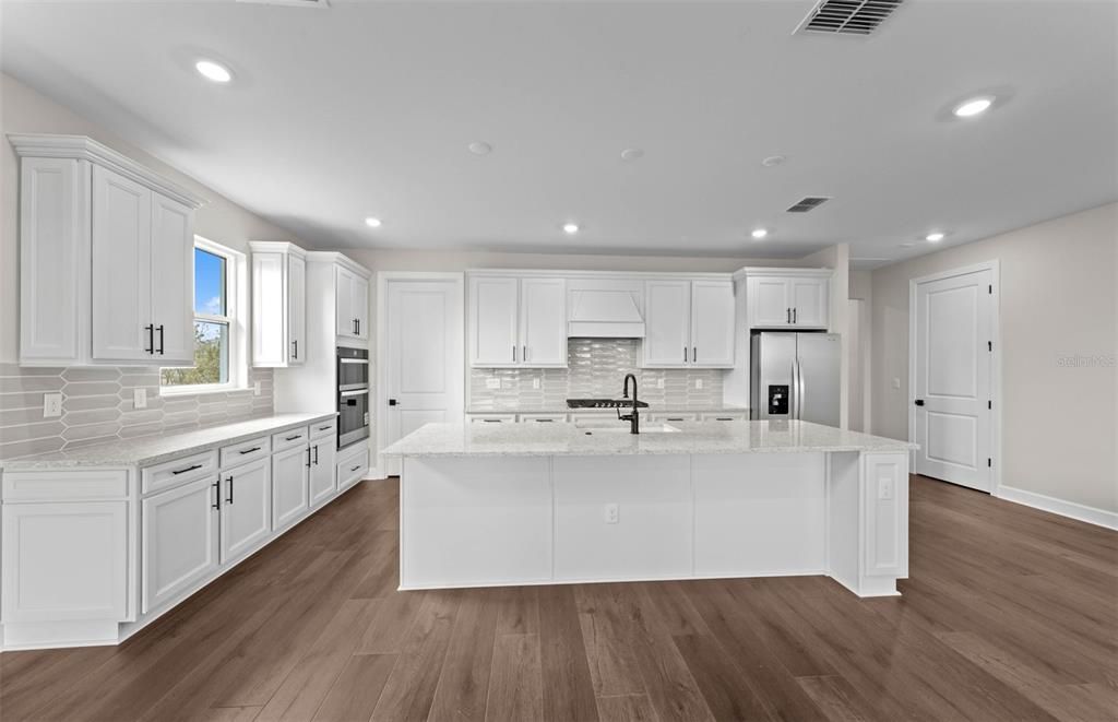 For Sale: $474,990 (2 beds, 2 baths, 1943 Square Feet)