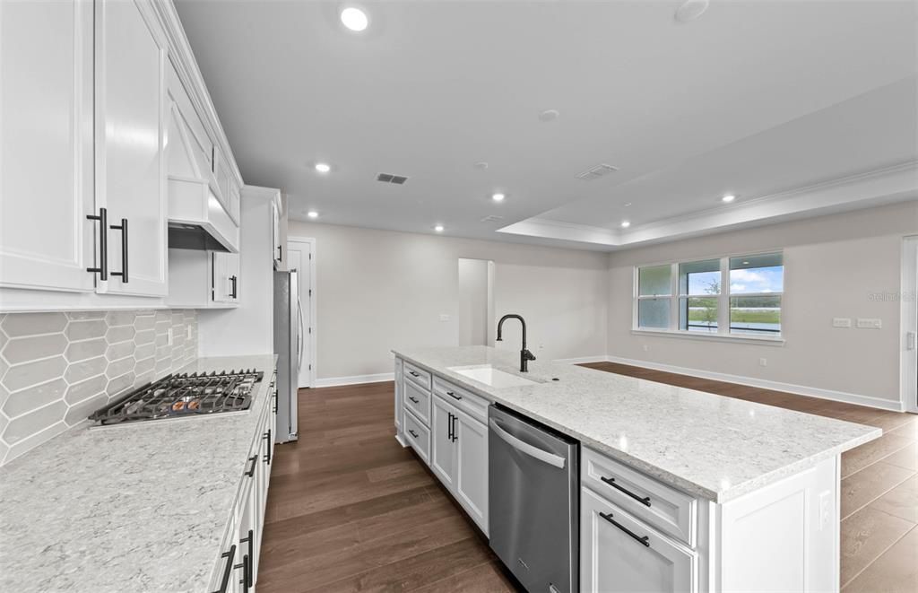 For Sale: $474,990 (2 beds, 2 baths, 1943 Square Feet)