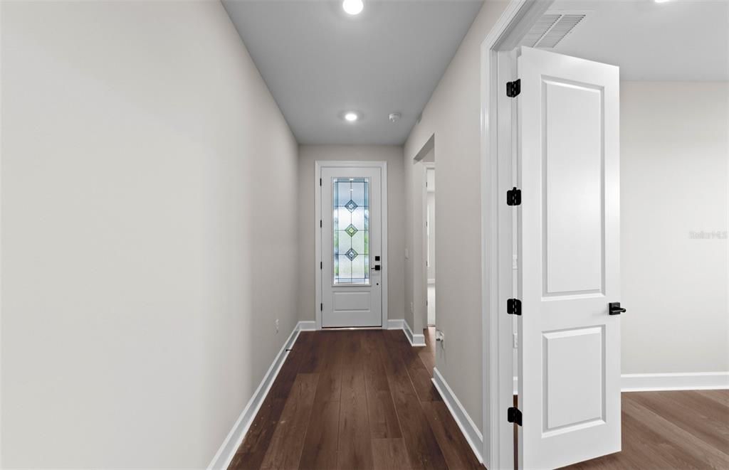 For Sale: $474,990 (2 beds, 2 baths, 1943 Square Feet)