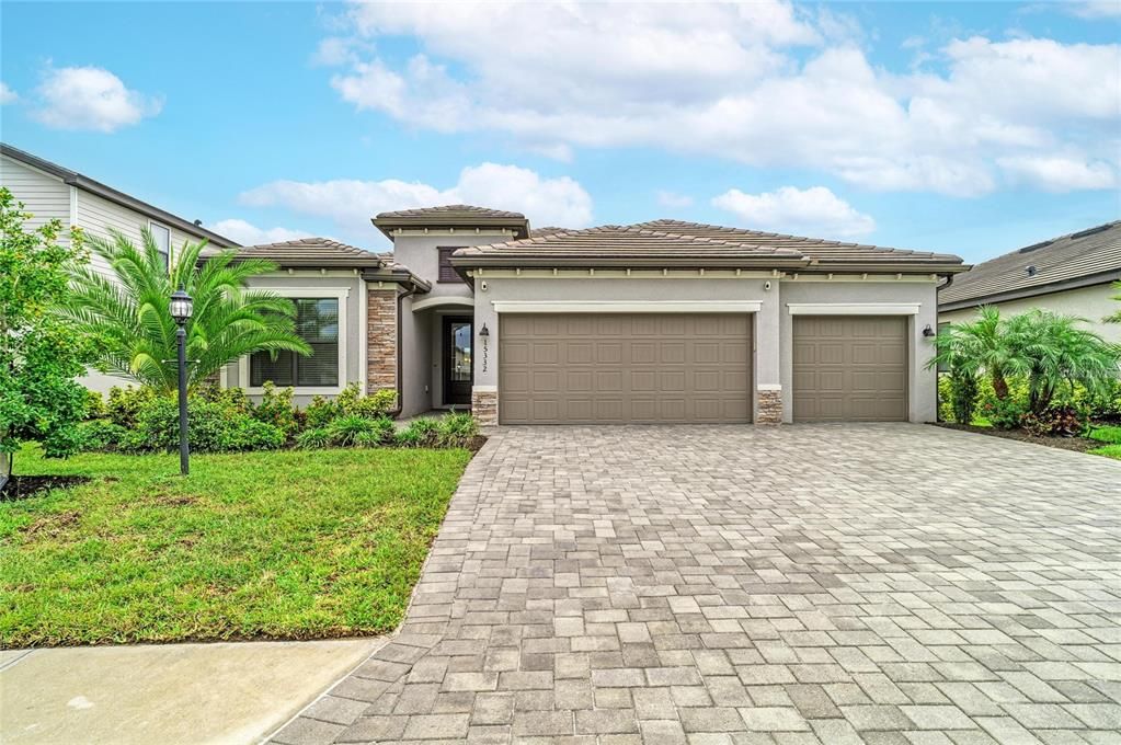 For Sale: $600,000 (4 beds, 2 baths, 2239 Square Feet)