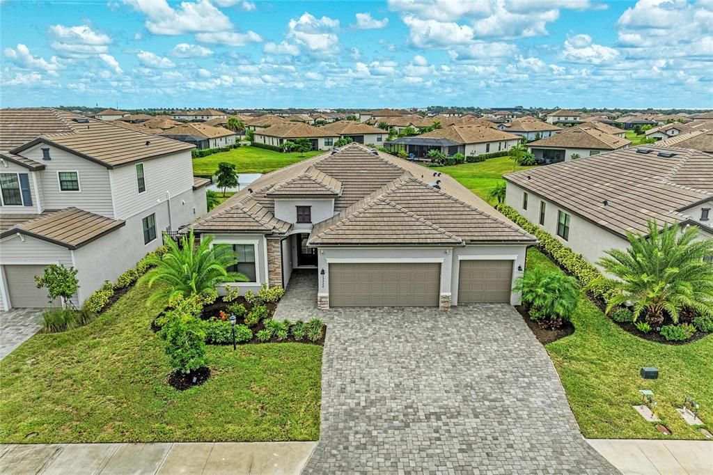 For Sale: $600,000 (4 beds, 2 baths, 2239 Square Feet)